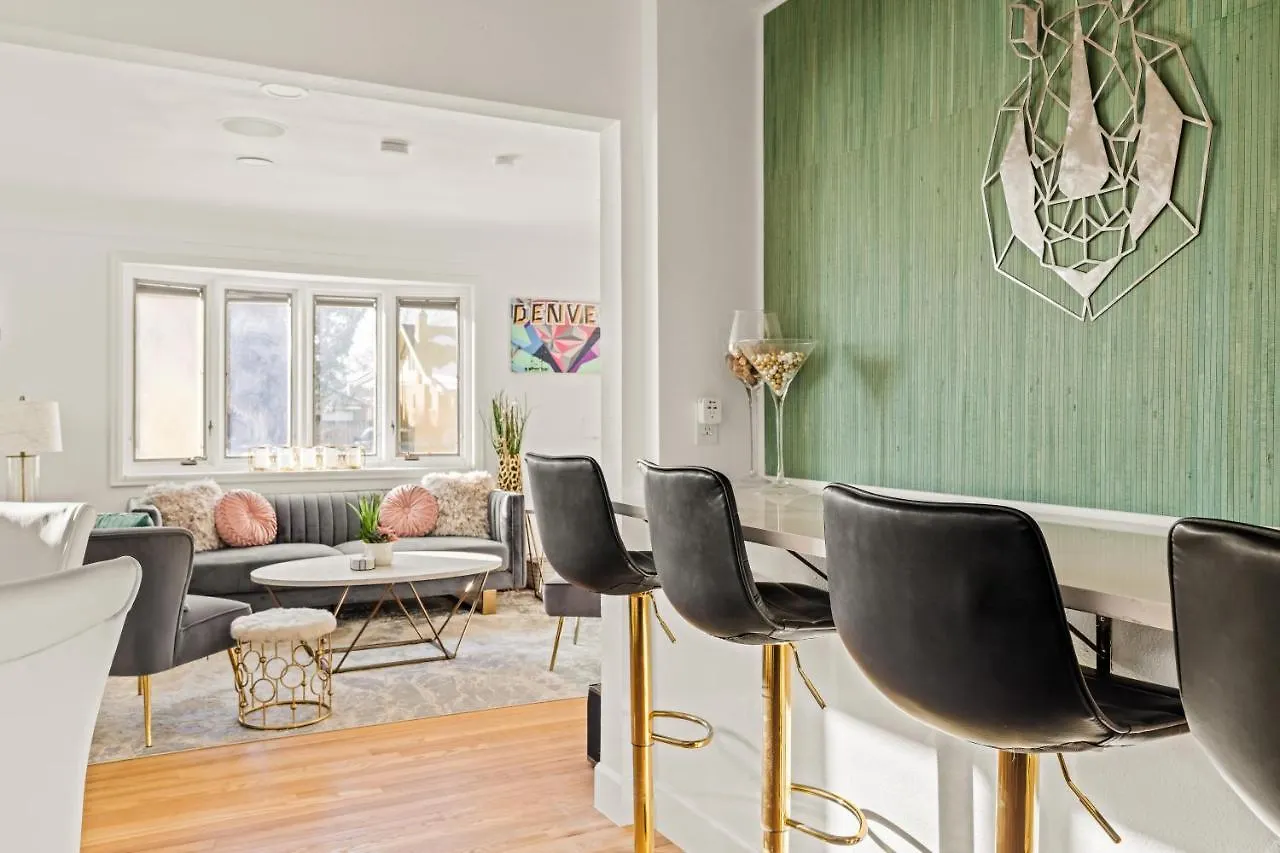 New Colorful Home - Backyard Oasis - City Park Denver Holiday home