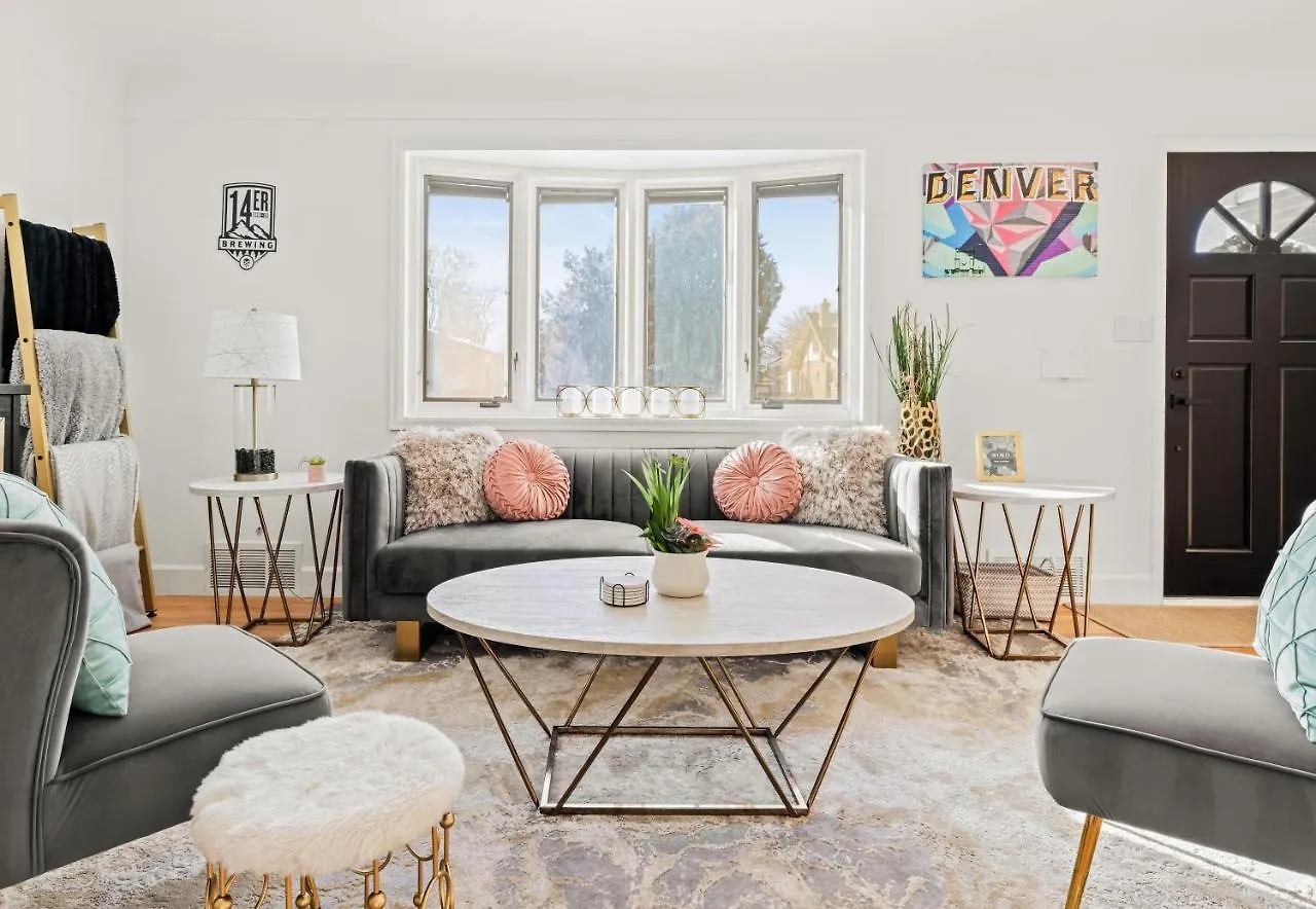 New Colorful Home - Backyard Oasis - City Park Denver Holiday home