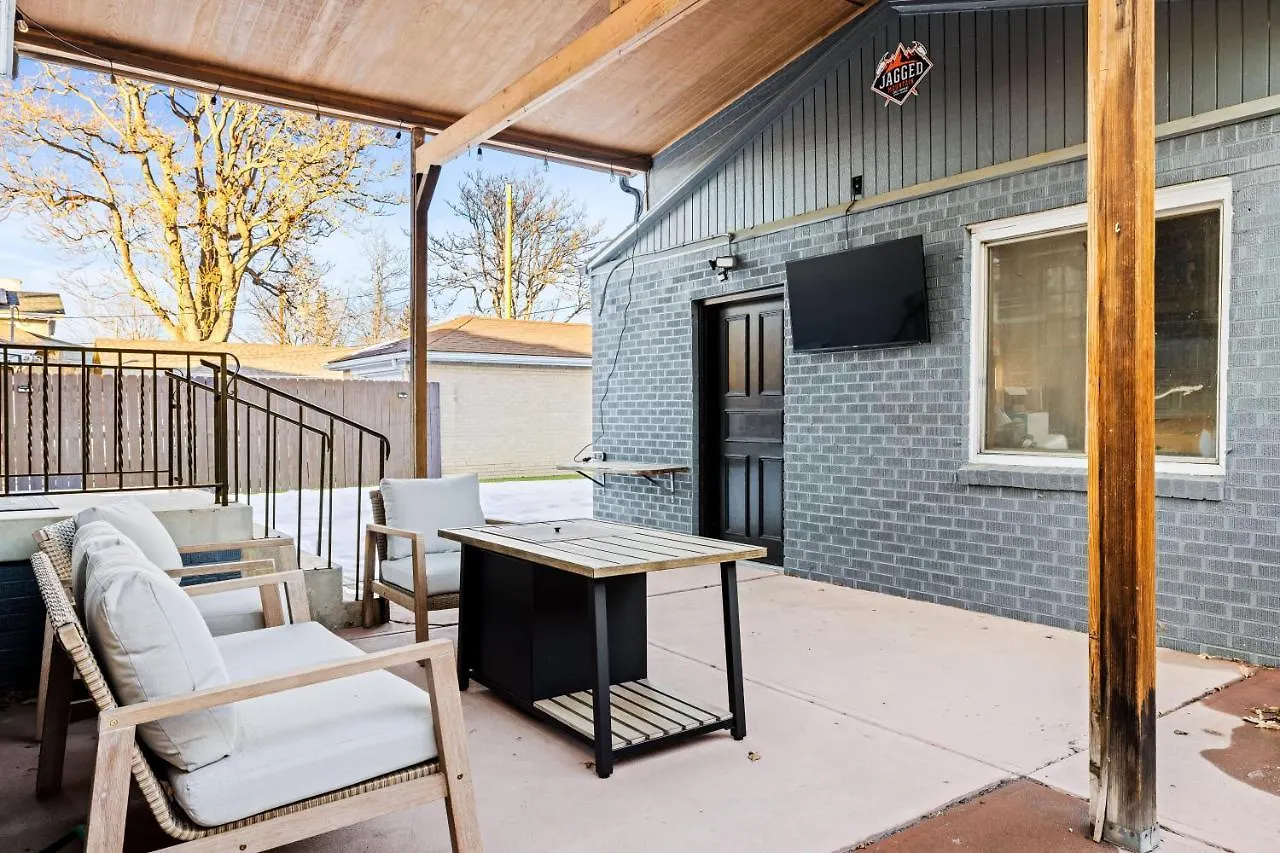 New Colorful Home - Backyard Oasis - City Park Denver Holiday home